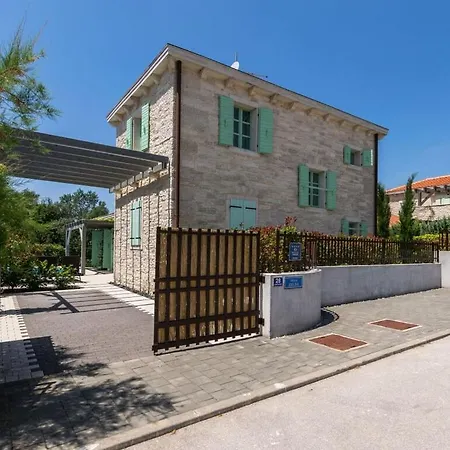 Zelda Comfortable Villa